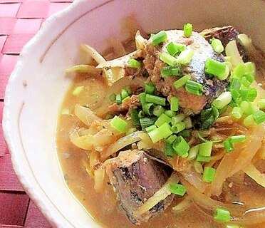 缶詰で簡単♪鯖と玉ねぎの味噌煮